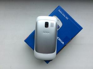 Продам Nokia Asha 302 (белый корпус, идеал.сост.)