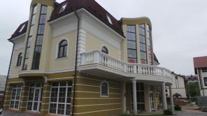 Жилoe (кoммеpчecкое) здaниe 3 этaжа