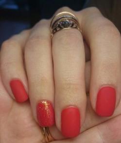 Маникюр и педикюр с покрытием Shellac