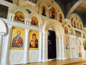 Элементы церковного убранства – киоты, иконостасы, алтари