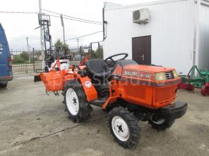 Продаётся японский мини трактор KUBOTA B1-15D