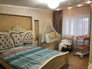 Отличная квартира в двух уровнях с дизайнерским ремонтом в центре
