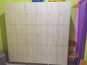 Продам шкафчики с ячейками для хранения вещей.