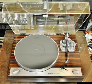 Проигрыватель винила Yamaha YP-D71 ТОП!