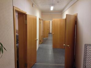 Сдается в субаренду офисное помещ площ. 15 м2 в отдельно стоящем 2-х эт здании г. Москва, ул. Стромынка, д. 9