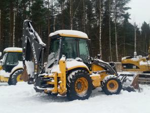 Экскаватор-погрузчик Volvo BL71 2007 года