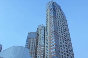 Трехкомнатная квартира с дизайнерским ремонтом продается свободной