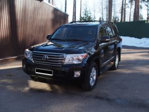  Toyota Land Cruiser 200.