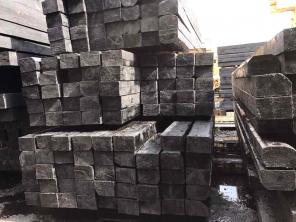 Шпала пропитанная из свежеспиленного леса