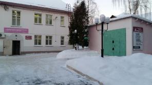 Сдается в аренду двухэтажное здание с участком в центре города