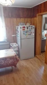Продам квартиру в двухквартирном доме в центре станицы.