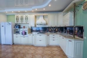 Продаю 2-х этажный дом, 180 кв.м. на 6 сотках. Продаю со всем содержим
