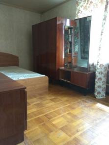Аллея роз, трехкомнатная квартира на среднем этаже.