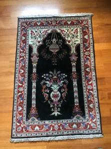 Персидские, китайские шелковые ковры ручной работы небольшого размера.