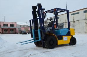 ВИЛОЧНЫЙ ПОГРУЗЧИК БУ KOMATSU FG20C-14 2 т.