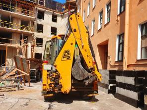 JCB 3CX б/у экскаватор-погрузчик 2010 года