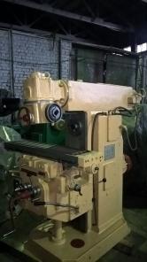 Широкоуниверсальный консольно-фрезерный станок 6Р81Ш