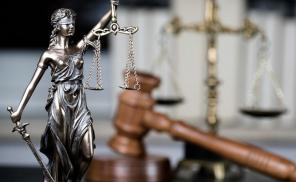 Услуги проверенного адвоката в разрешении различных юридических проблем