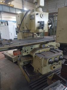 продам б/у вертикальный фрезерный станок FSS400