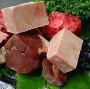 Утиное мясо собаке