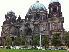 Переводчики в Берлине от фирмы Alnika-Reisen.