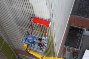 Современная роботизированная мойка фасадов в Санкт-Петербурге