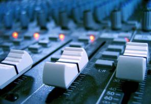 DJ со своим оборудованием, для торжеств и праздников (Казань).