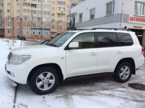 Продаётся внедорожник Land Cruiser 200 , белый